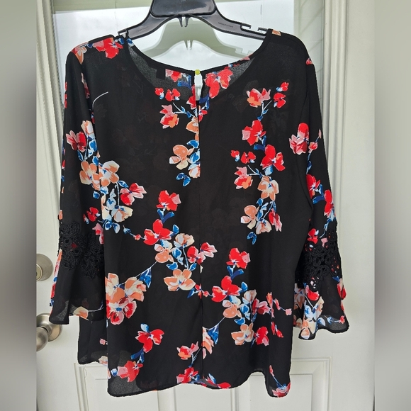Zac & Rachel Floral Tunic Blouse 1X Plua Black Red Blue Lace Trim Flare Sleeves - Picture 11 of 15
